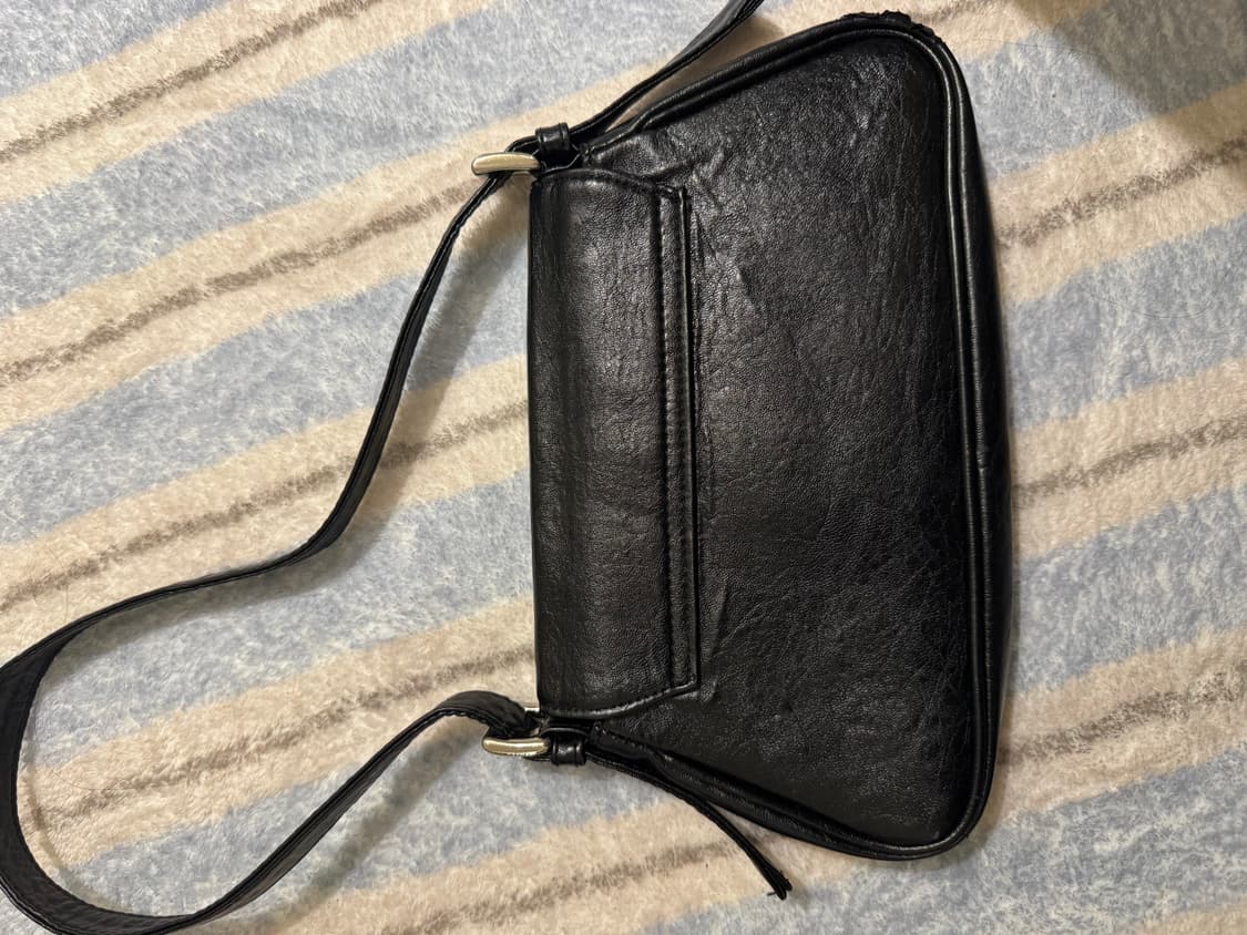 더뮤지엄비지터 하트 포인트 가죽 가방 상품이미지3