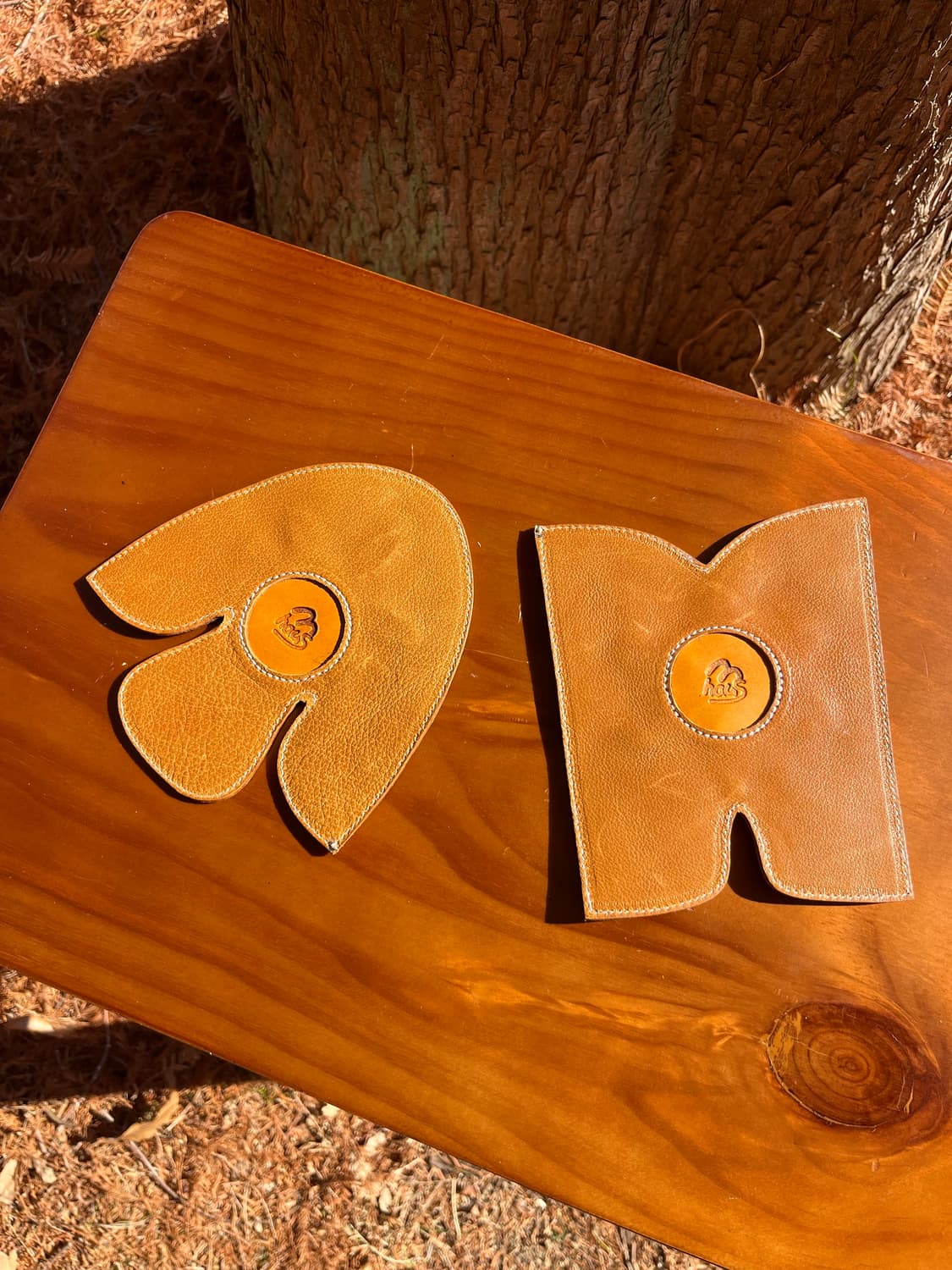 Hand-Embroidered Leather Cup Coaster 상품이미지2