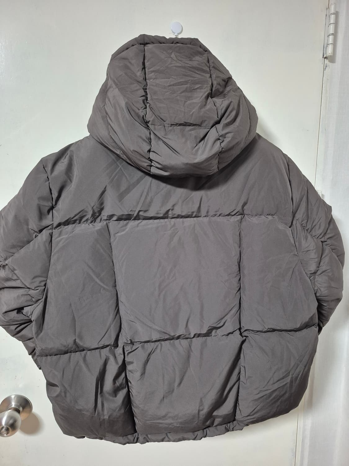 25FW 벨리에 크로스라인 후디스 구스다운 블랙/딥브라운 상품이미지4