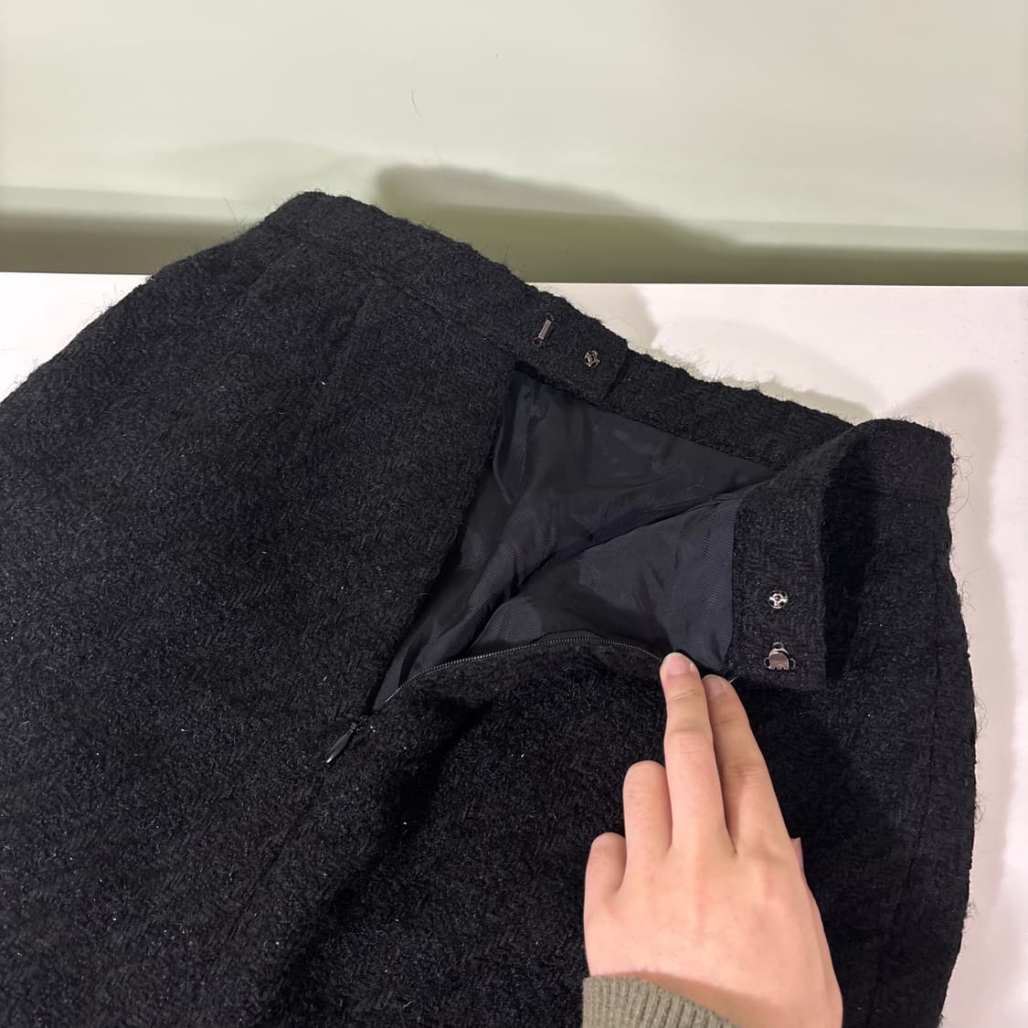 우먼S-M 버버리 블랙 A라인 미디 트위드스커트 상품이미지3