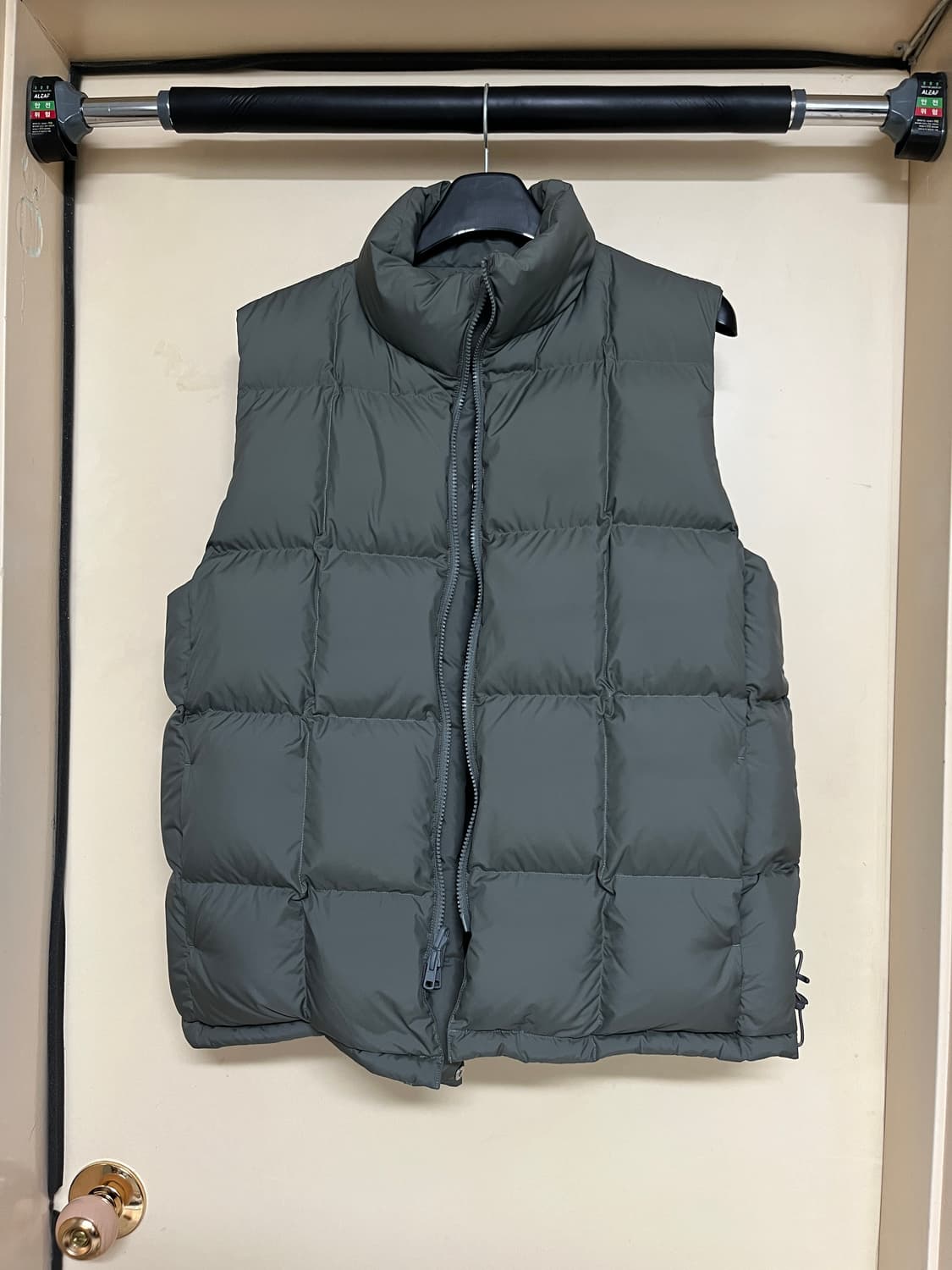 [3] 브라운야드 트래블 구스다운 베스트 올리브그레이 brownyard 상품이미지5