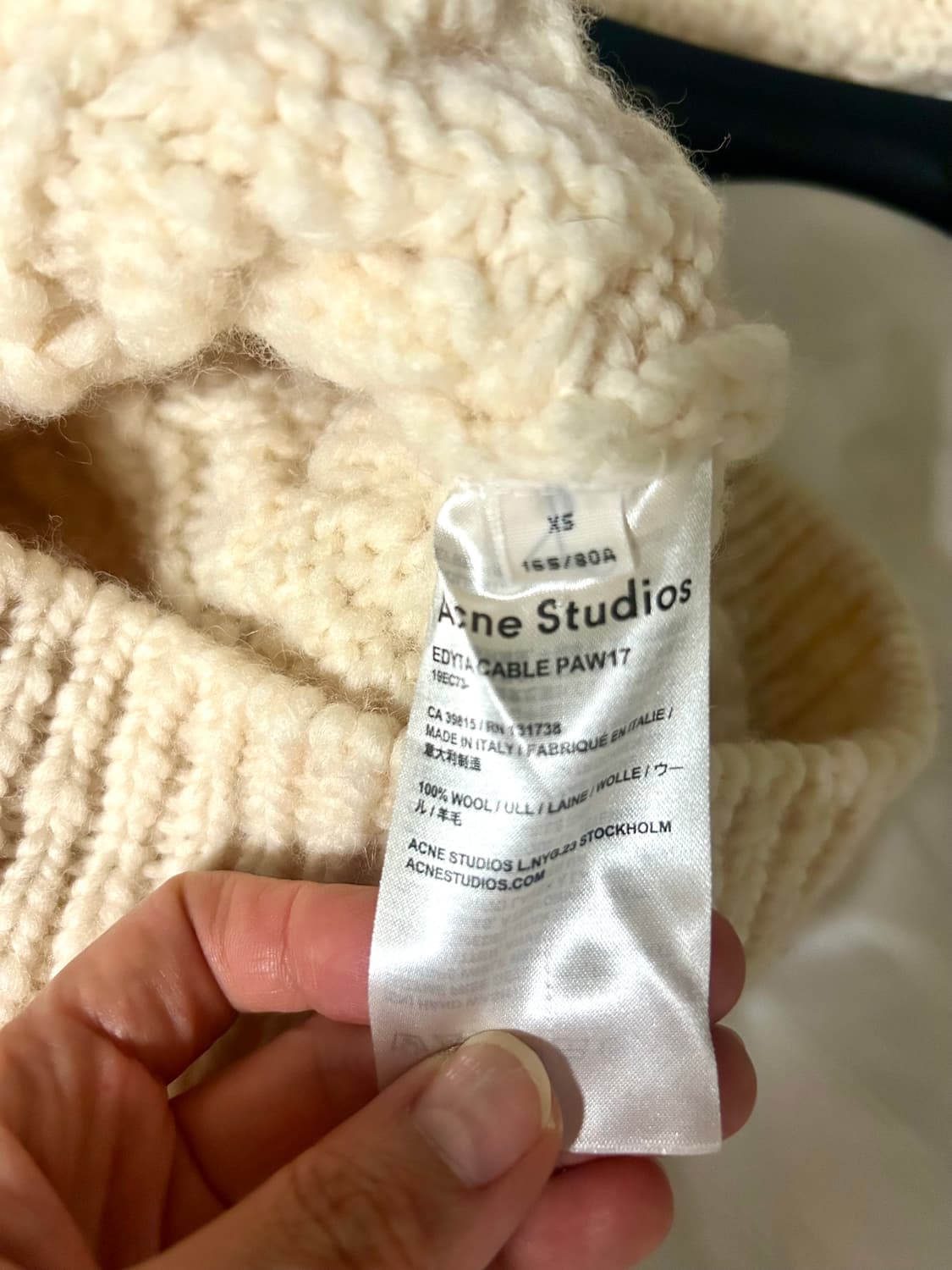 아크네 니트 상품이미지3