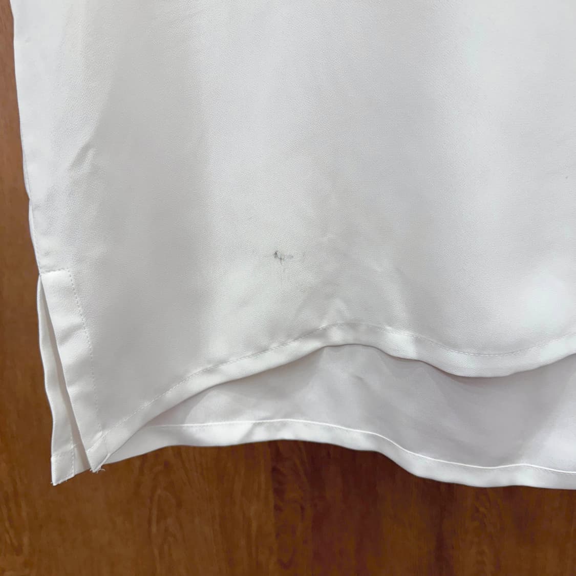 지방시 반팔 블라우스 시그니처 자수 로고 디테일 아이보리 상품이미지9