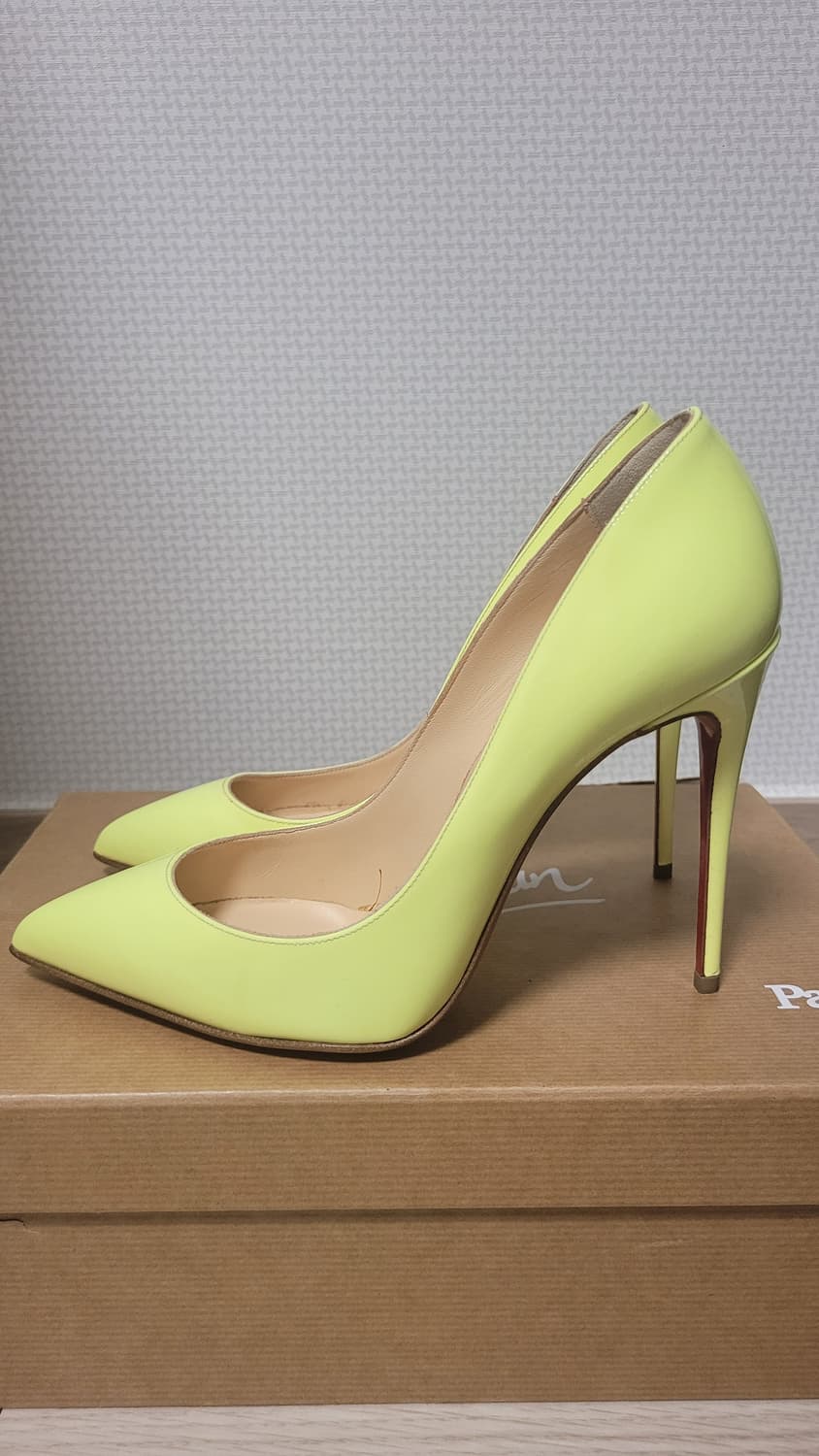 크리스찬 루부탱 피갈120 페이턴트 네온(형광색) 36 사이즈 판매합니다 상품이미지2