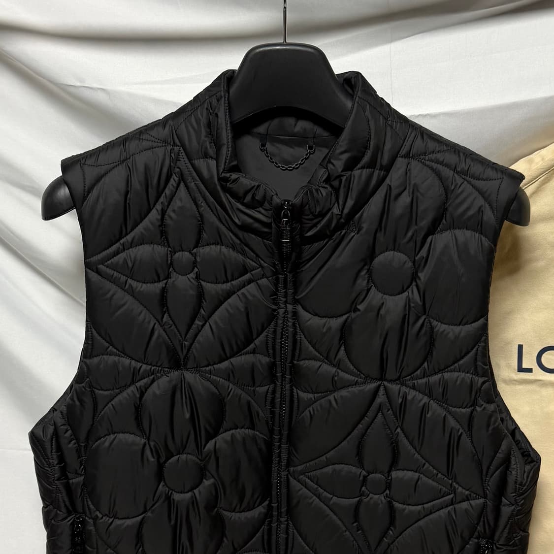 [S+급/48] 루이비통 모노그램 플라워 패딩 조끼 풀구성 상품이미지2