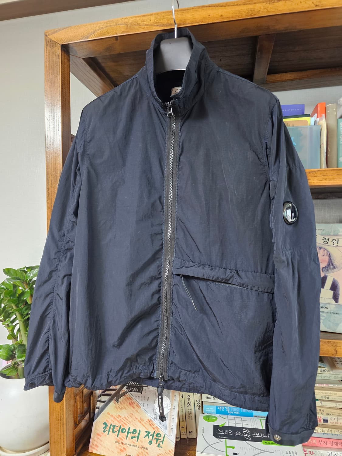 씨피컴퍼니 짙은 네이비 나일론 자켓 팔아요 95 s cp 바람막이 상품이미지1