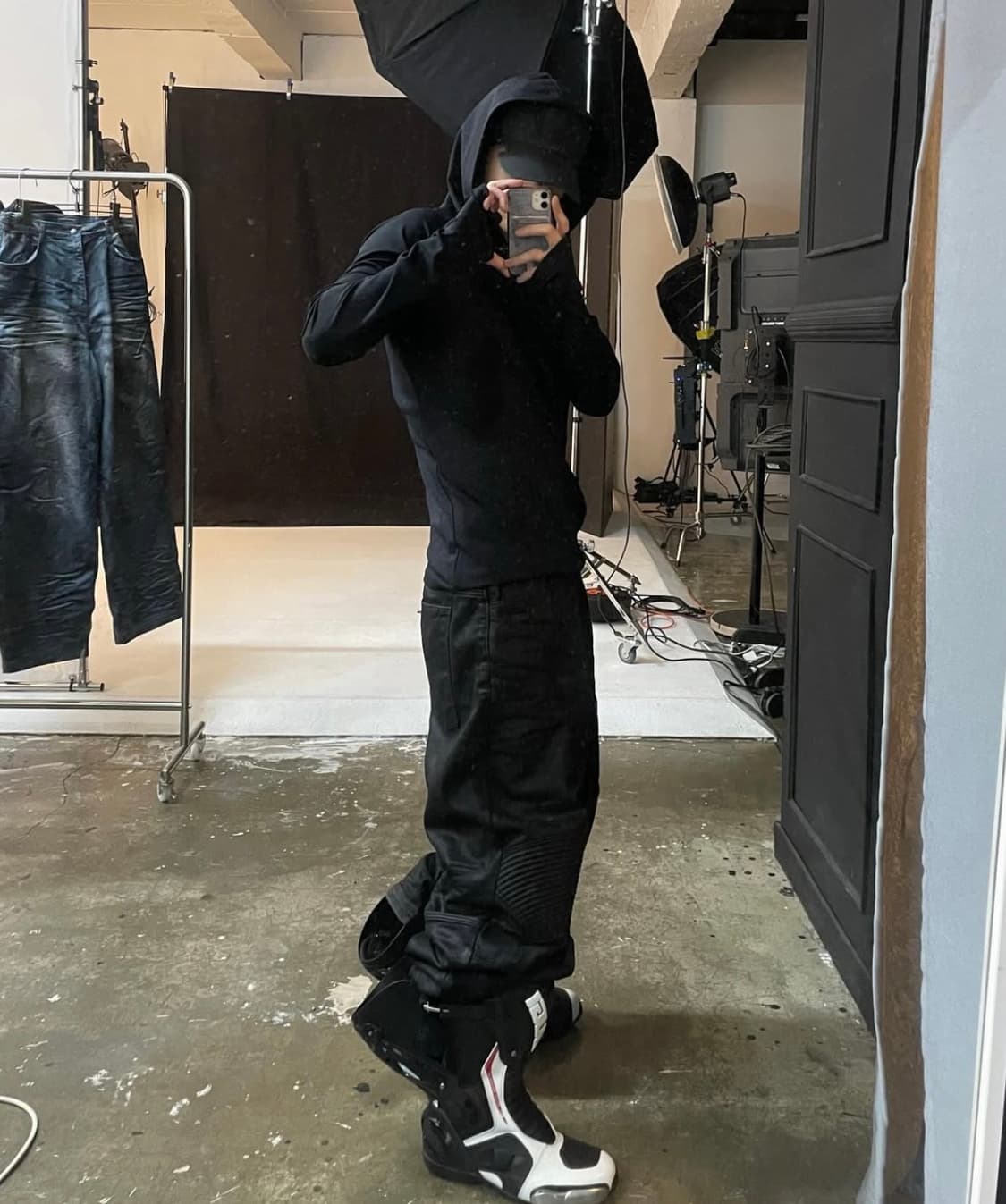 어나더유스 바이커 코팅 데님 팬츠 상품이미지1