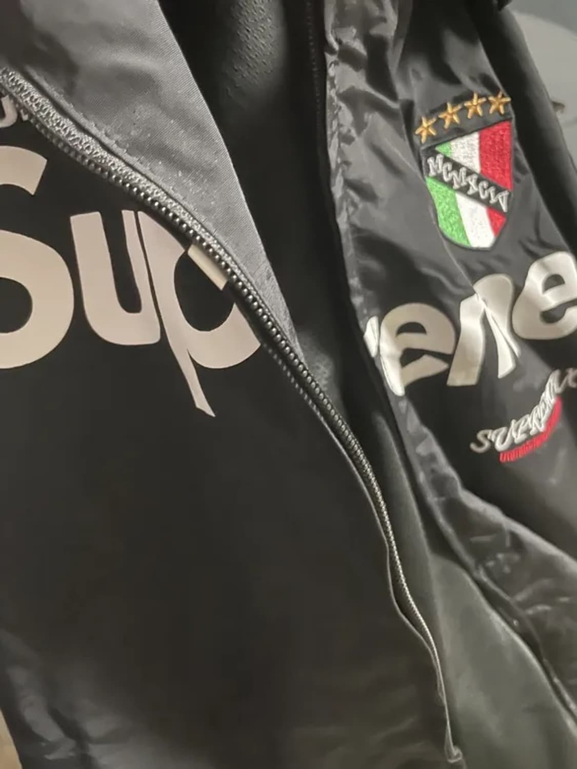 슈프림 x 엄브로 트랙 자켓 블랙 - 22SS 상품이미지2