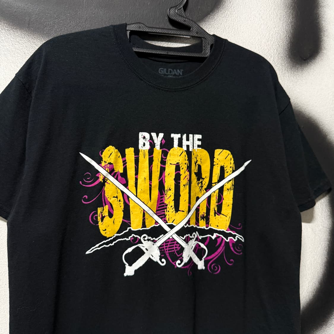 Gildan 길단 BY THE SWORD 프린팅 밴드 락 티셔츠 상품이미지3