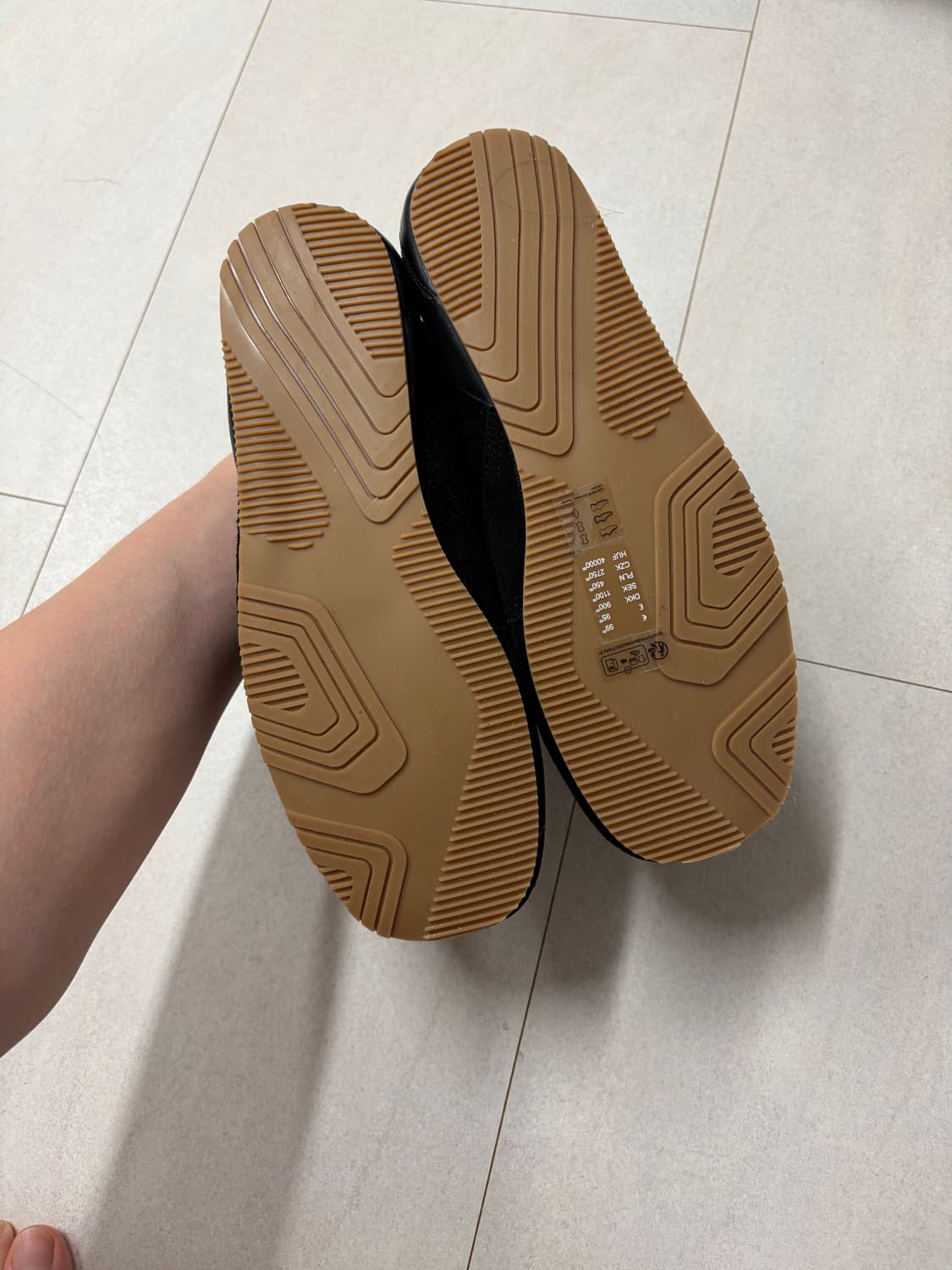 [43] COS 미니멀 스웨이드 트레이너 새상품 상품이미지3