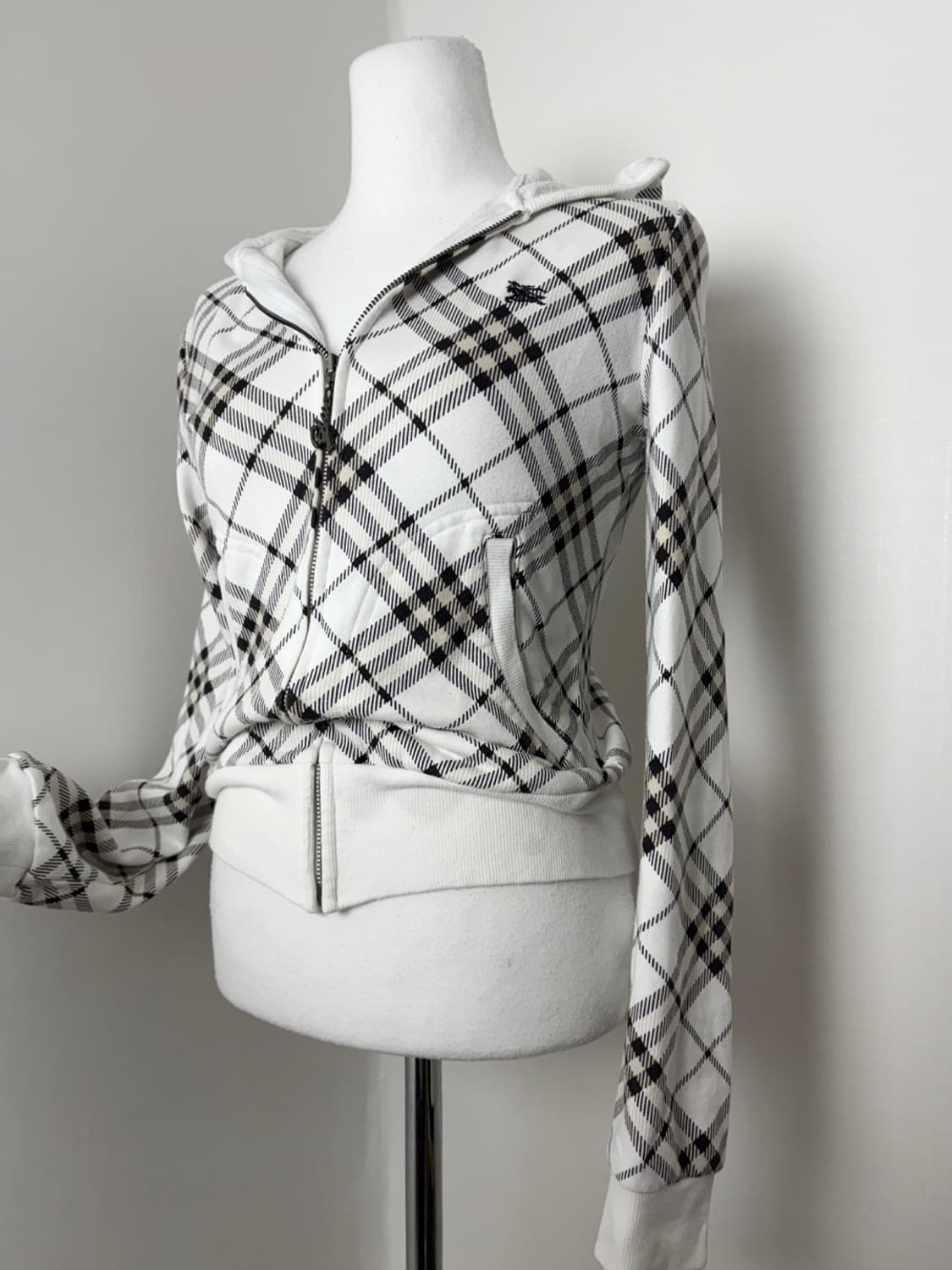 버버리 블루라벨 화이트 체크 후드집업 상품이미지4