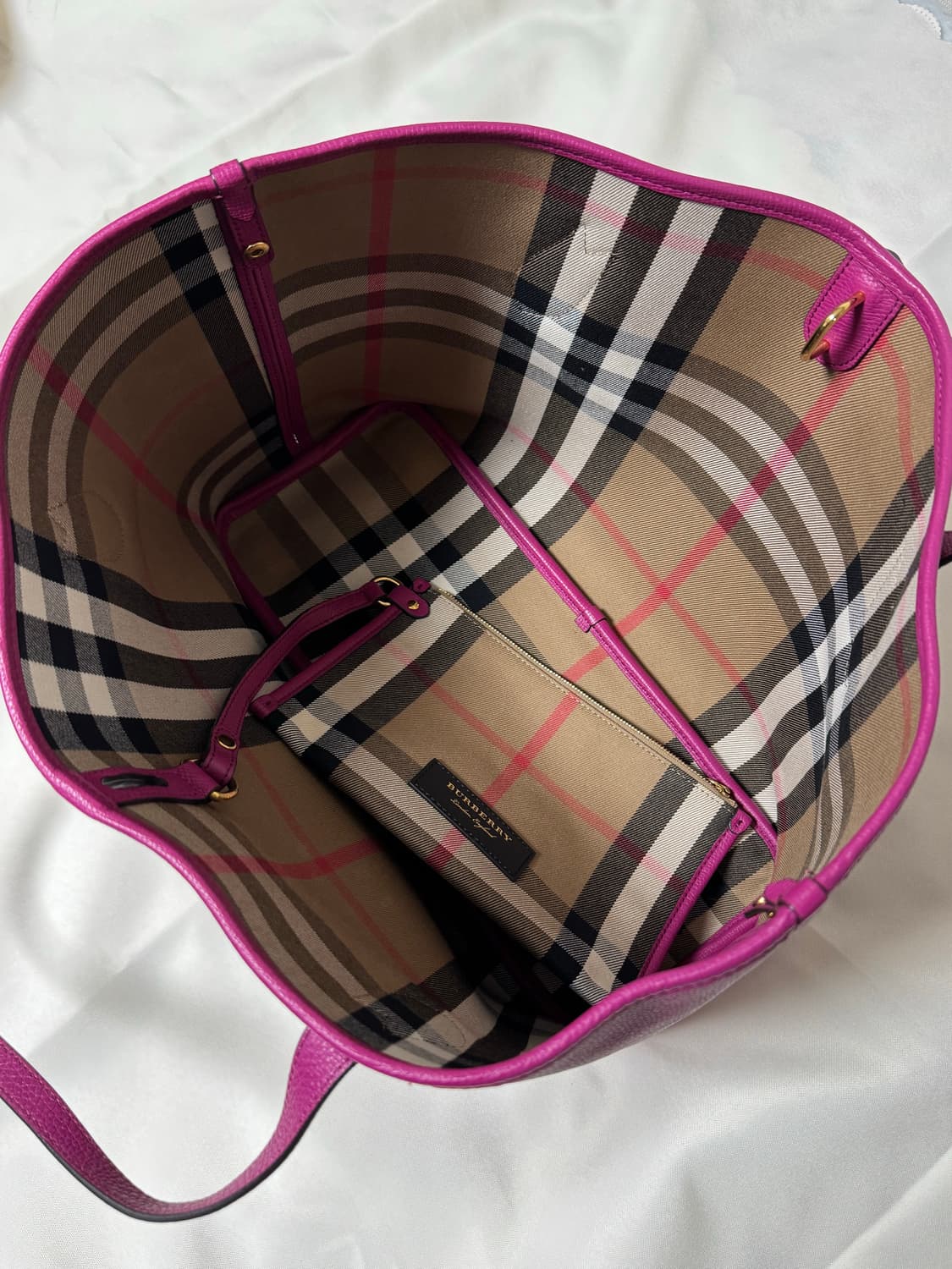 버버리 허니브룩 미디움 토트백 상품이미지4