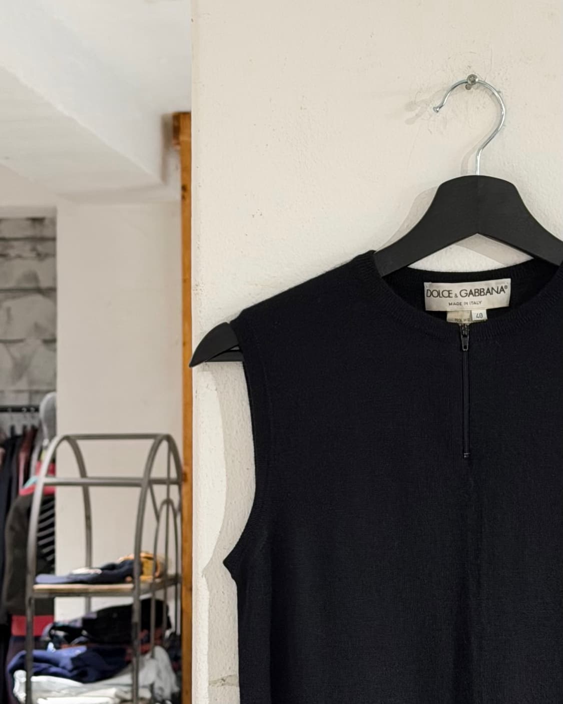 돌체앤가바나 블랙 하프집 넥라인 니트 슬리브리스 상품이미지2