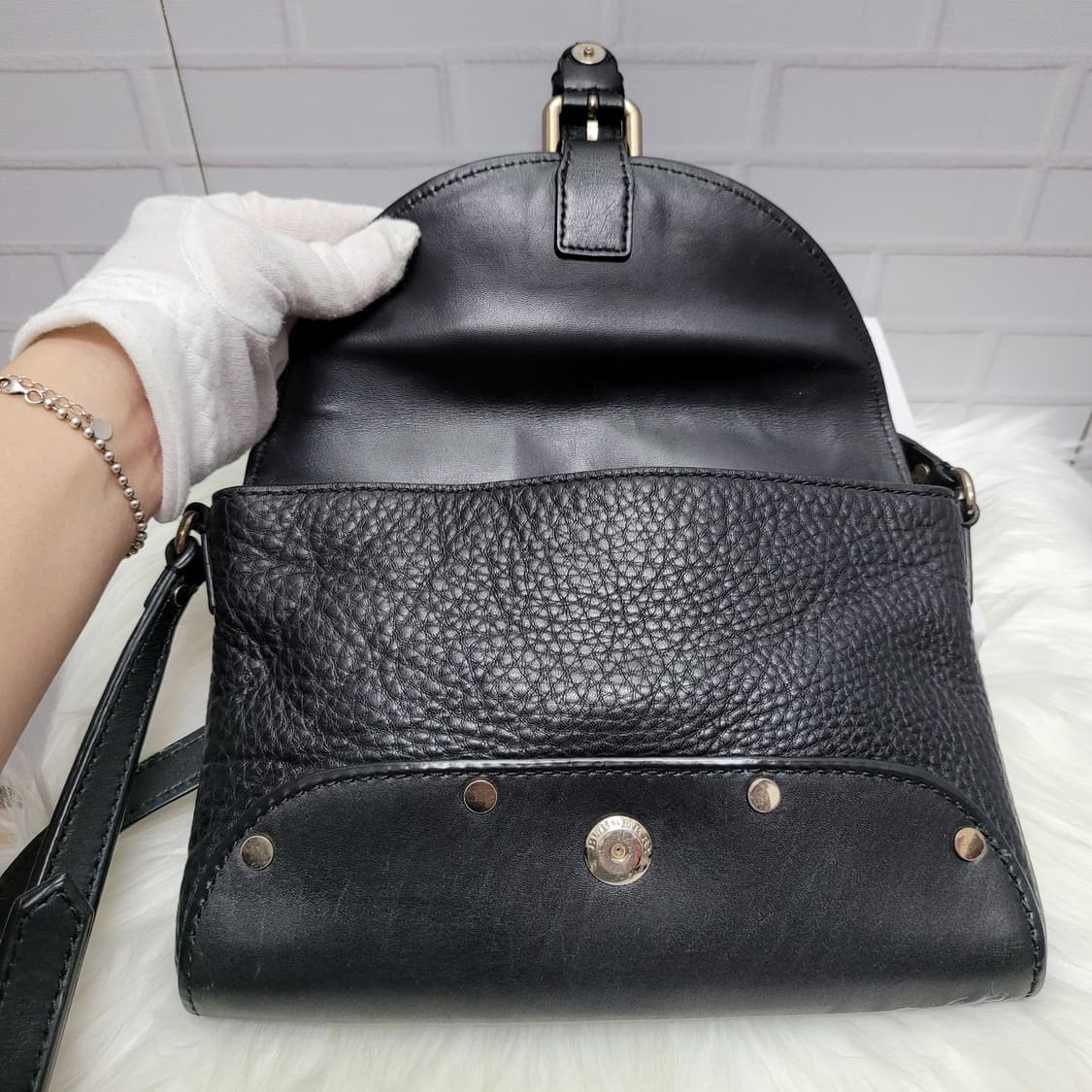 버버리 레더 가죽 크로스백 숄더백 남여공용 가능 상품이미지4