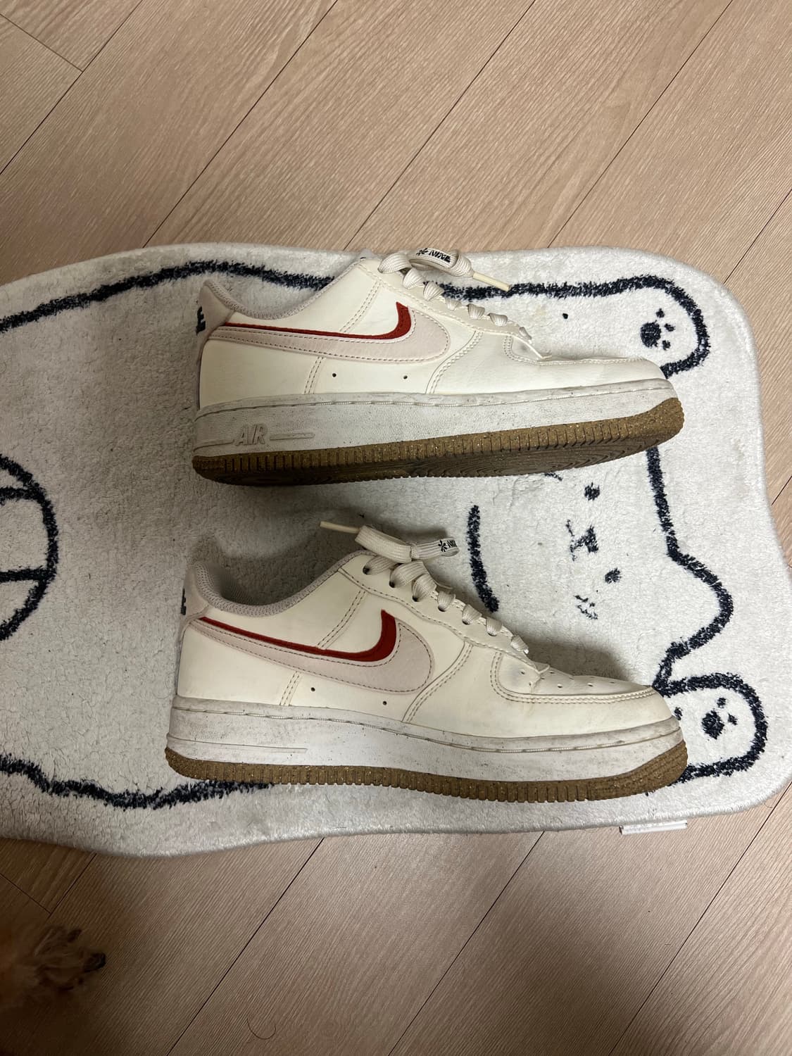 나이키 에어포스1 로우 아이보리 레드 스우시 225 상품이미지3