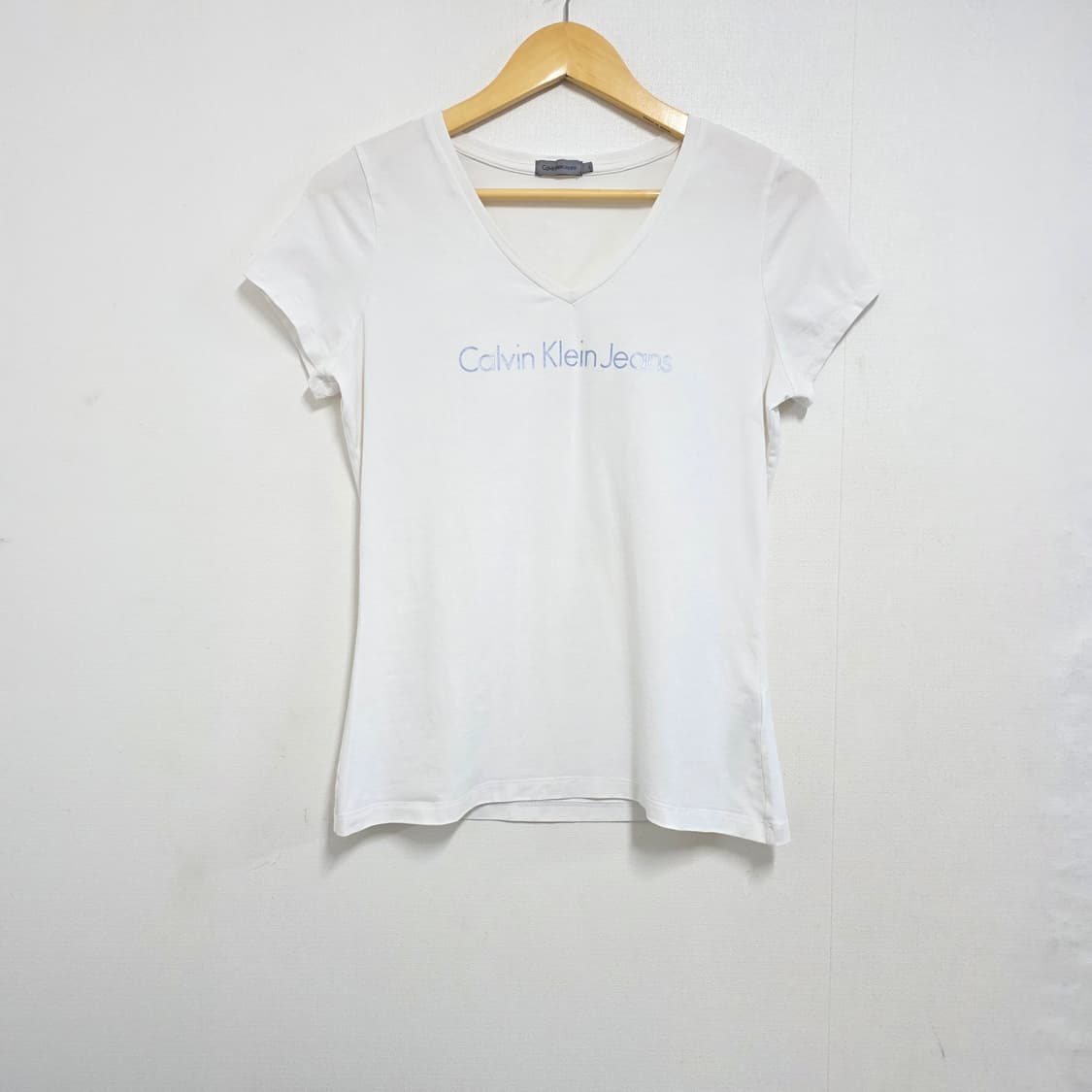 여성 L 캘빈클라인 진스 딱붙핏 브이넥 반팔티셔츠 상품이미지1