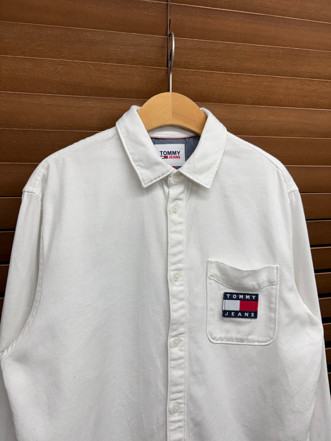 타미힐피거 진스 자수로고 화이트 셔츠 상품이미지2