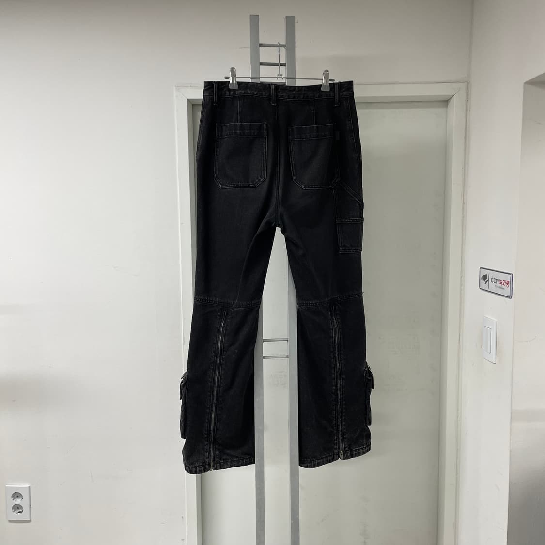 2023 준지 흑청 멀티 포켓 데님 팬츠 44 상품이미지5