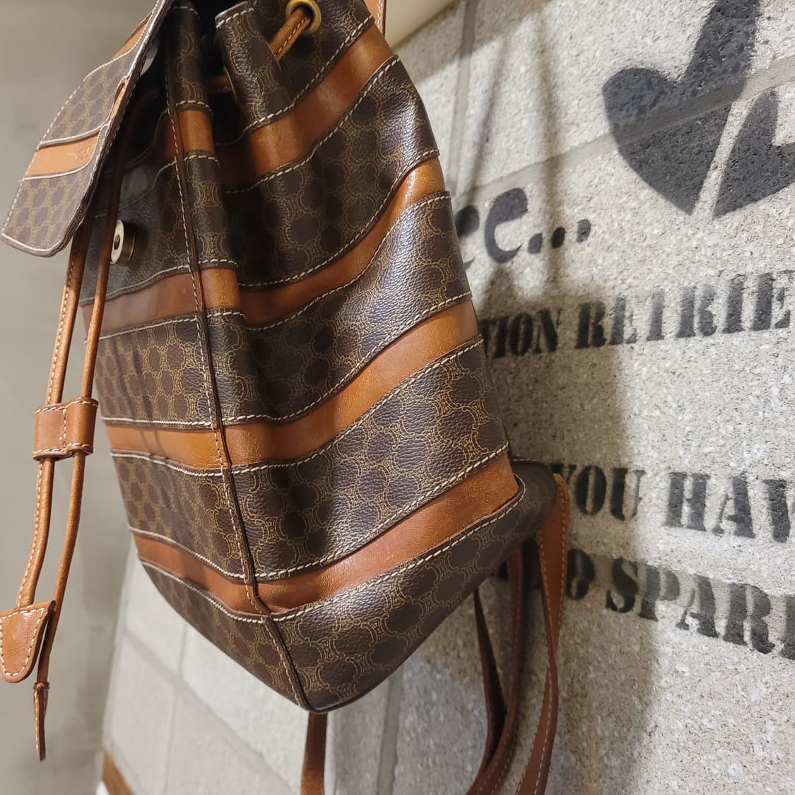 셀린느 마카담 블라종 백팩 상품이미지4