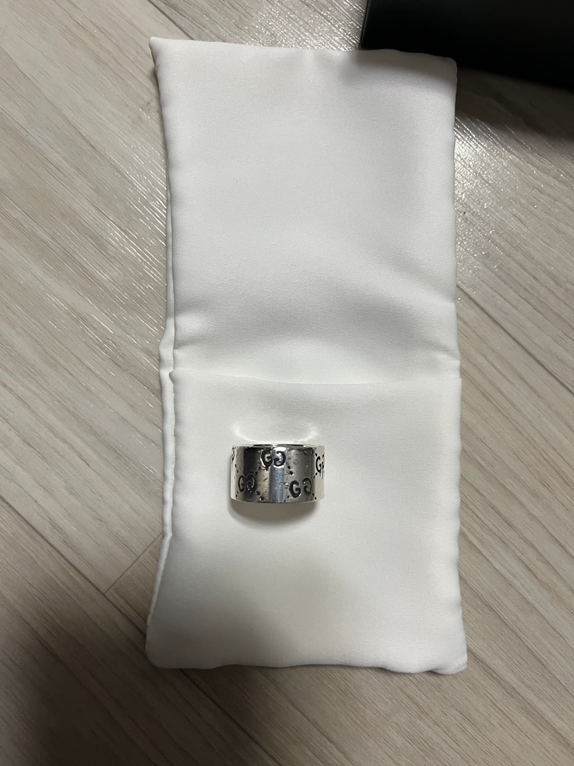 구찌 고스트 스컬 링 12mm 상품이미지4