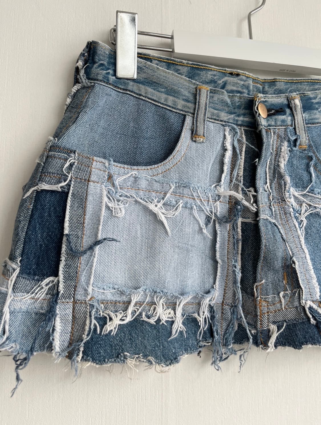 *SALE) 디스트로이드 패치 데님 스커트 상품이미지3
