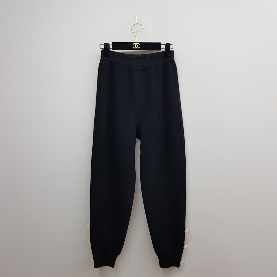 오즈세컨 O2nd 진주 버튼 디테일 니트 조거 팬츠  64-94사이즈 상품이미지2