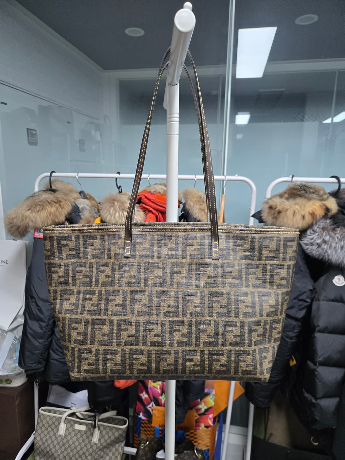 [특가][정품] 펜디 쇼퍼백 토트백 상품이미지1