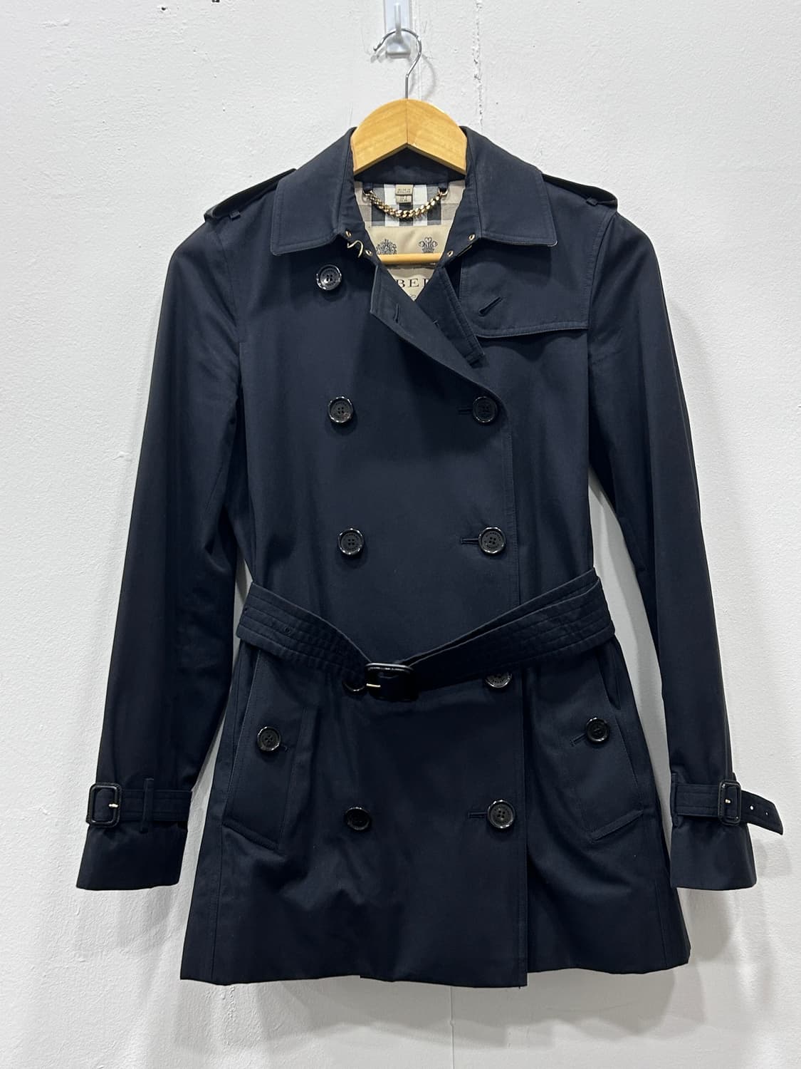 버버리 헤리티지 켄싱턴 미디 트렌치코트 55 네이비 상품이미지3