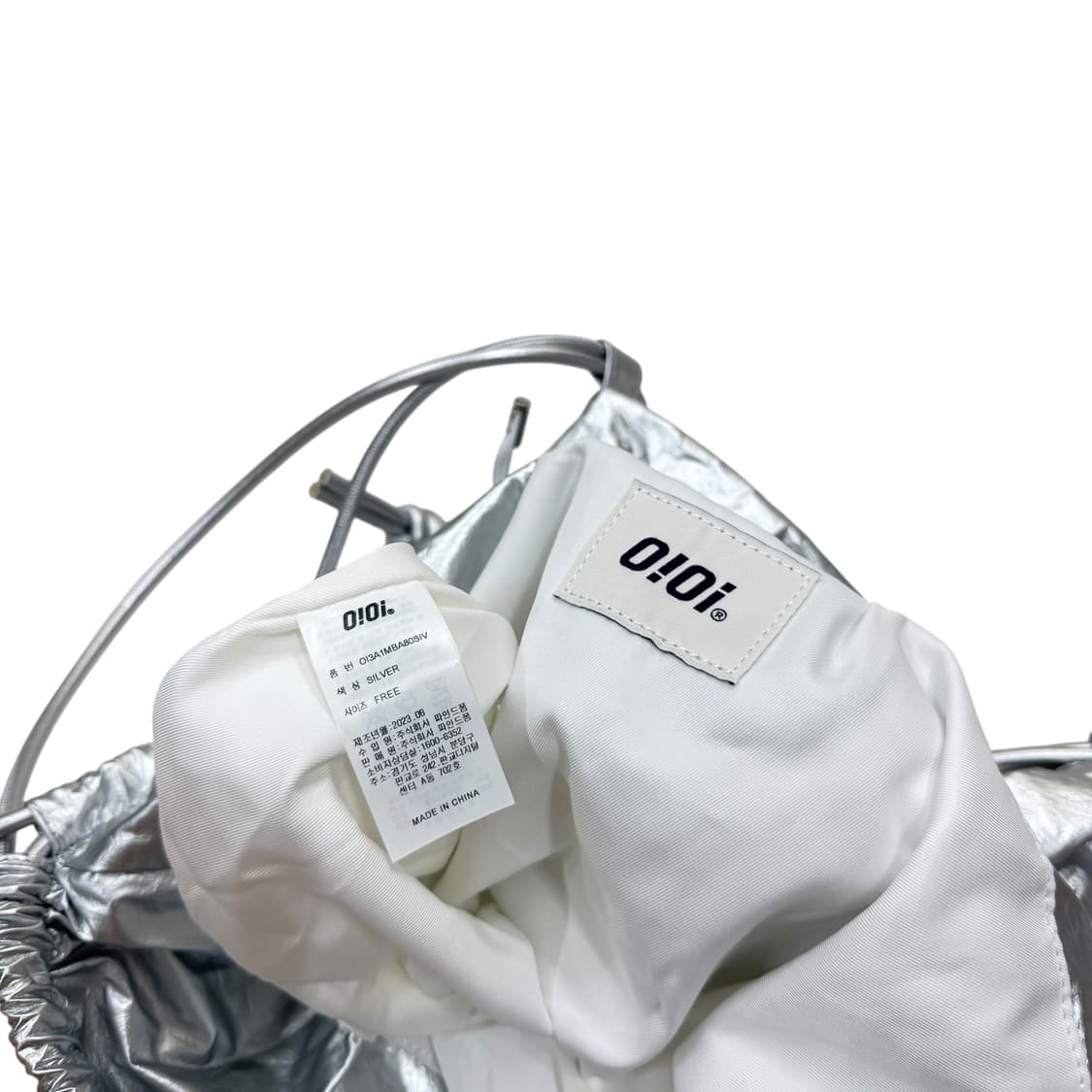 OIOI 코스모 로고 셔링 짐색 가방 실버 그레이 상품이미지7