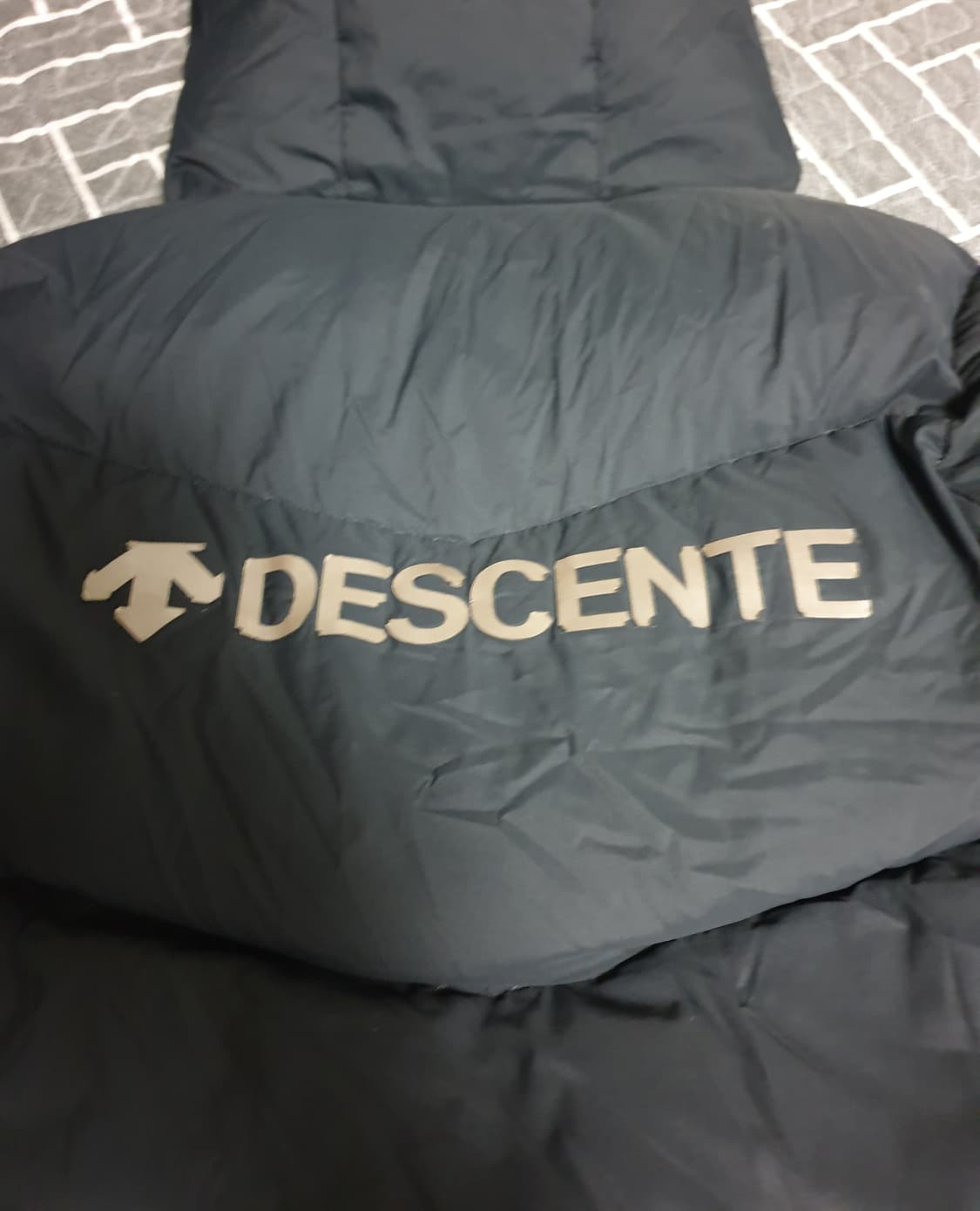 데상트 구스다운 혜비 벤치파카 롱패딩 블랙 (90) 상품이미지5