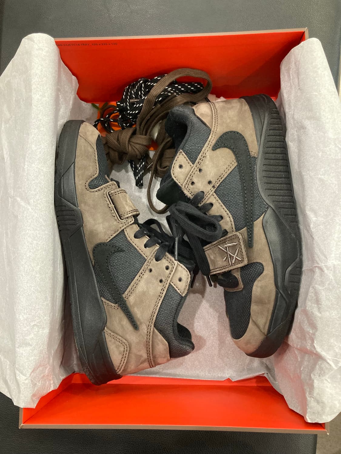 조던 트래비스 스캇 점프맨 잭 TR 블랙 앤 다크 모카 240 상품이미지1