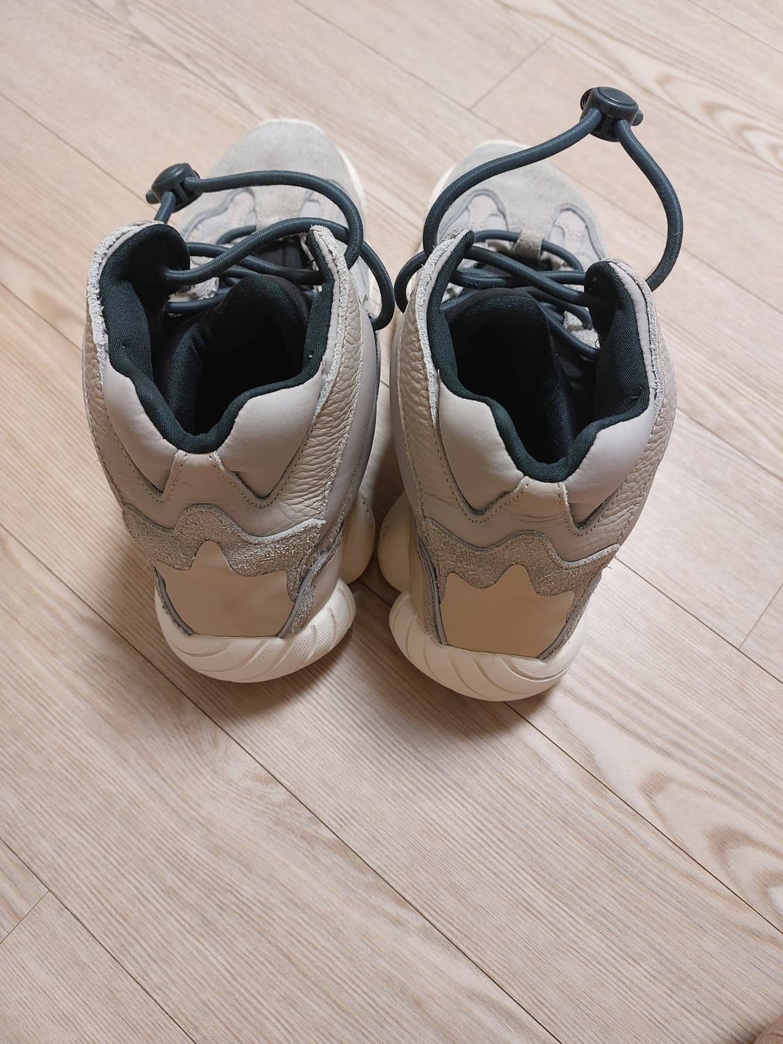 아디다스 이지 500 하이 미스트 스톤 부츠 상품이미지8