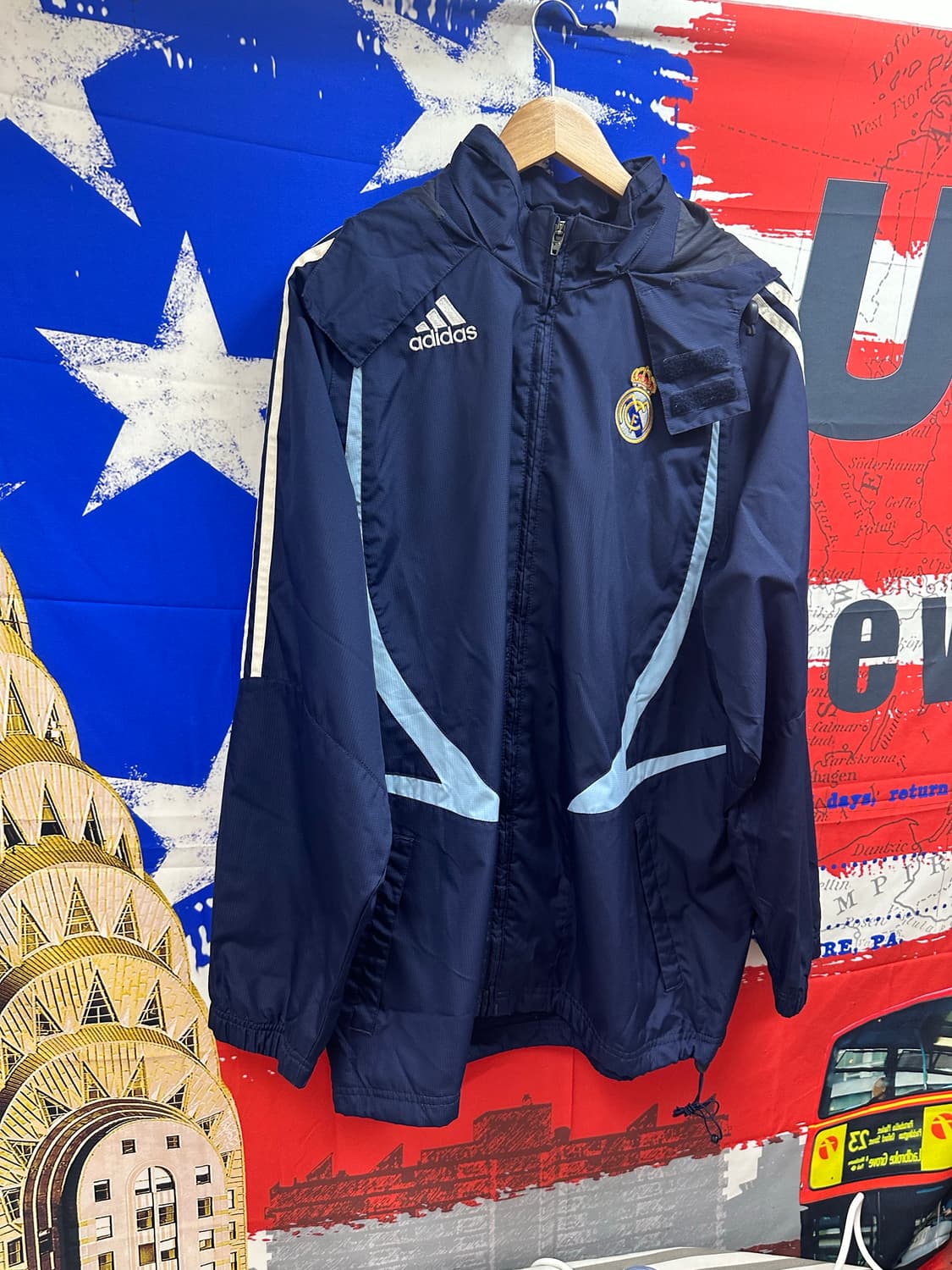 아디다스 올드스쿨 레알마드리드 오버핏 바람막이점퍼 XL105 상품이미지3