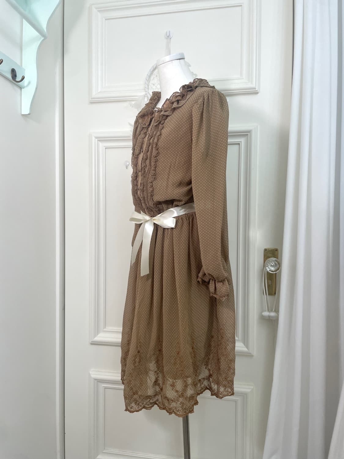 brown dot ruffle embroidery chiffon opc 상품이미지2