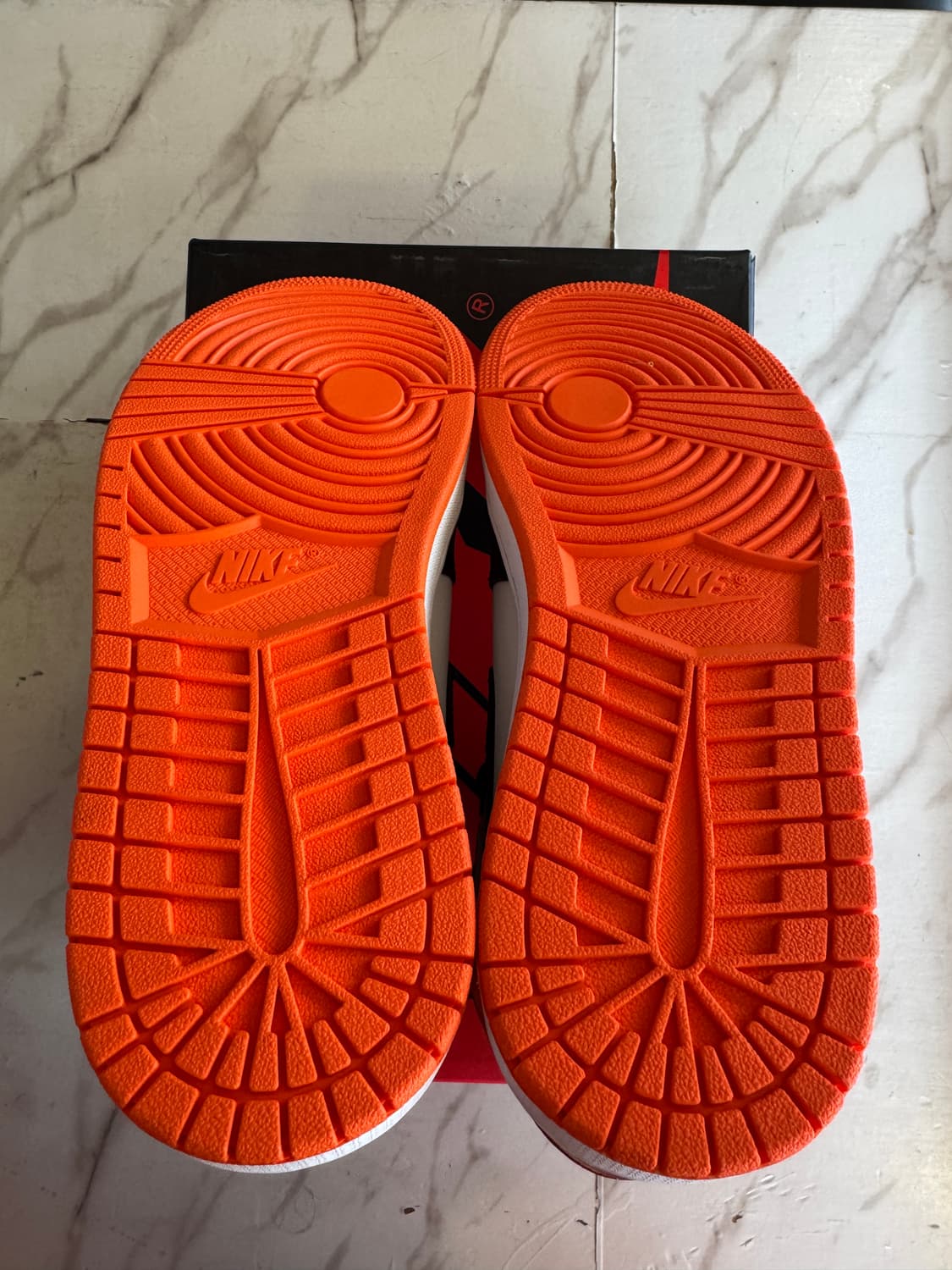 (커스텀) 조던1 레트로 하이 OG 일렉트로 오렌지 265 팝니다 상품이미지4