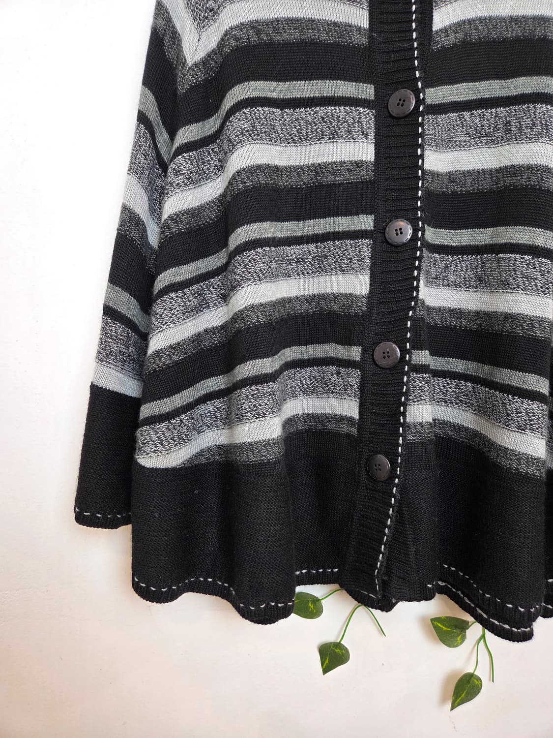 무채색 스티치 케이프 가디건 상품이미지3