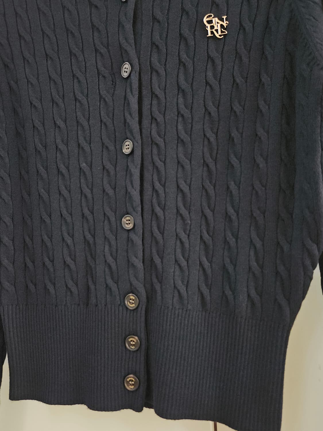 [새상품] 제너럴아이디어 시그니처 슈퍼파인 울 케이블 니트가디건 상품이미지8