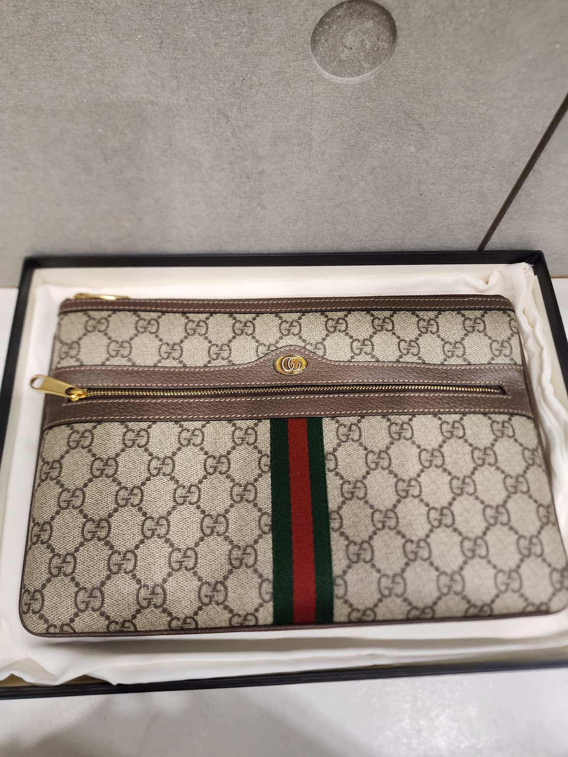 구찌 오피디아GG슈프림 클러치 상태최고 상품이미지1