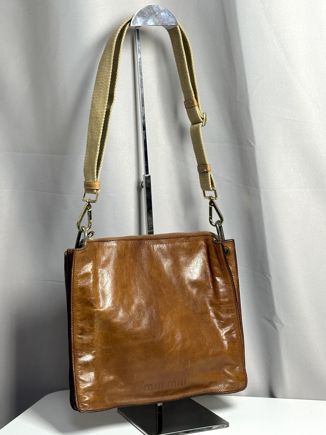 미우미우 빈티지 레더백 상품이미지1