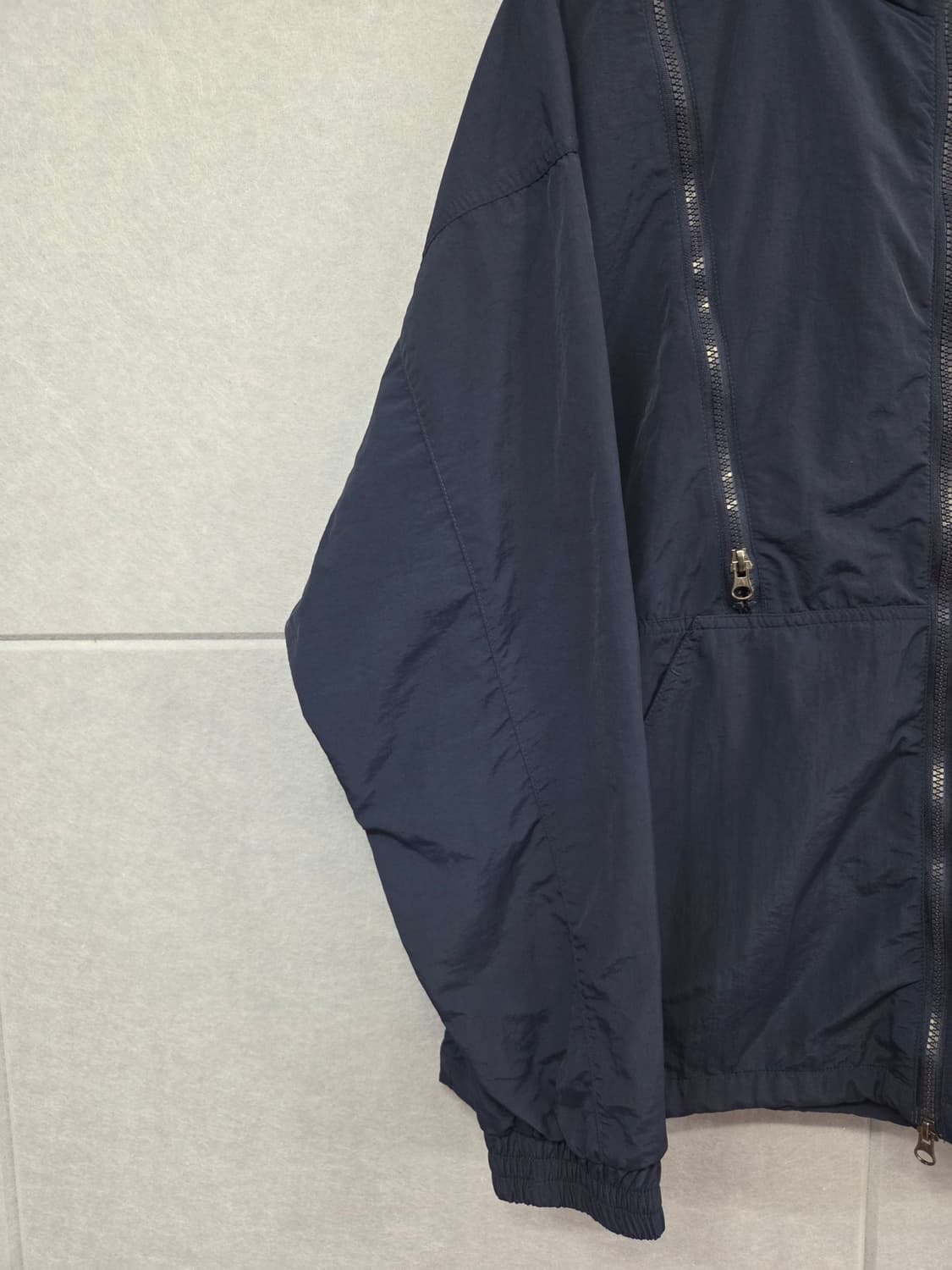 VOLCOM 볼컴 후면 빅로고 후드 바람막이 자켓 네이비 상품이미지3
