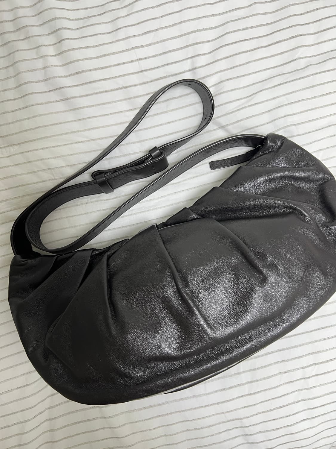 던스크 호보백 다크브라운 색상 판매합니다 상품이미지1