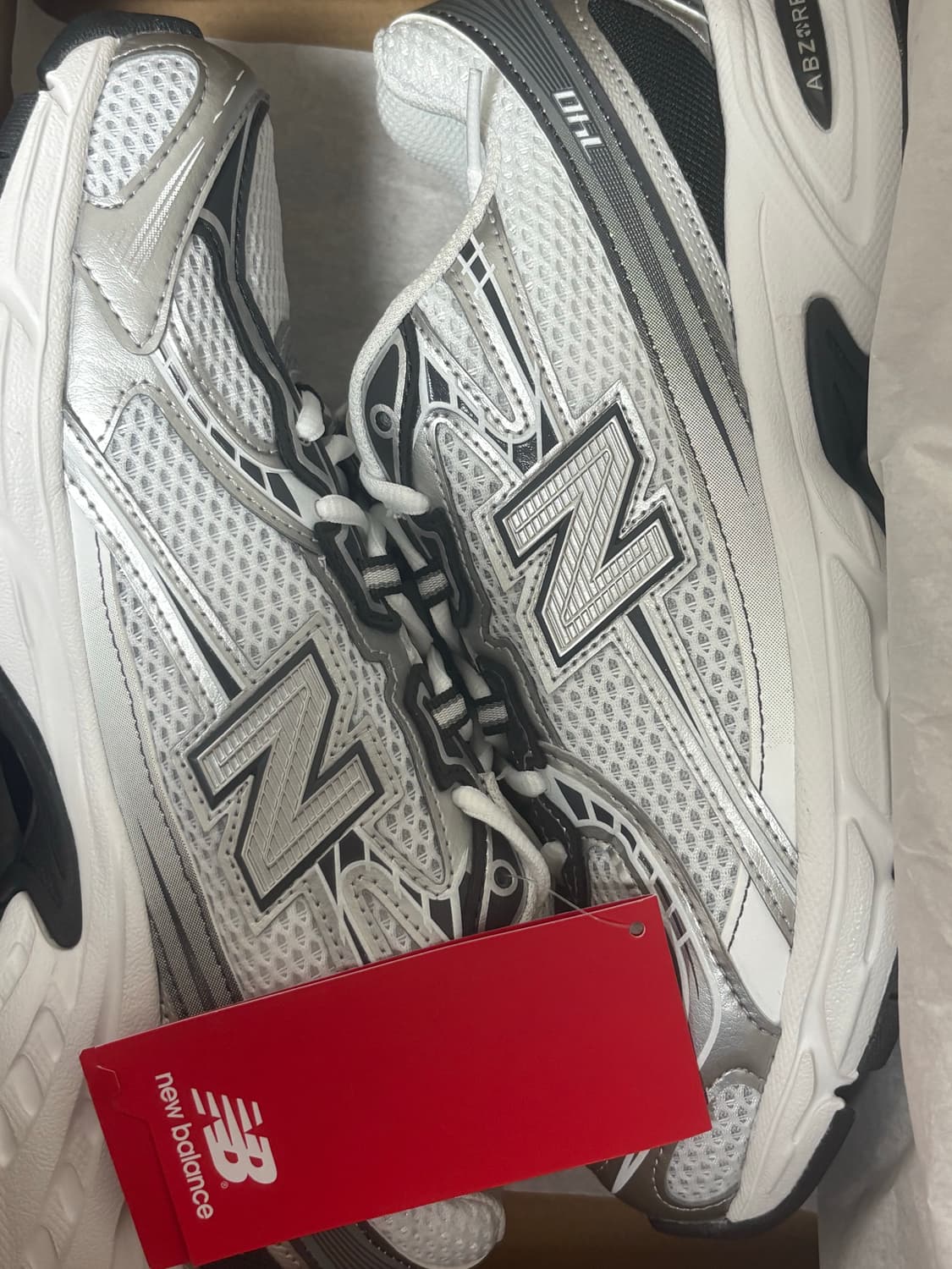 뉴발란스 740 U740PH2 새상품 반값보다 싸게 판매합니다. 상품이미지3