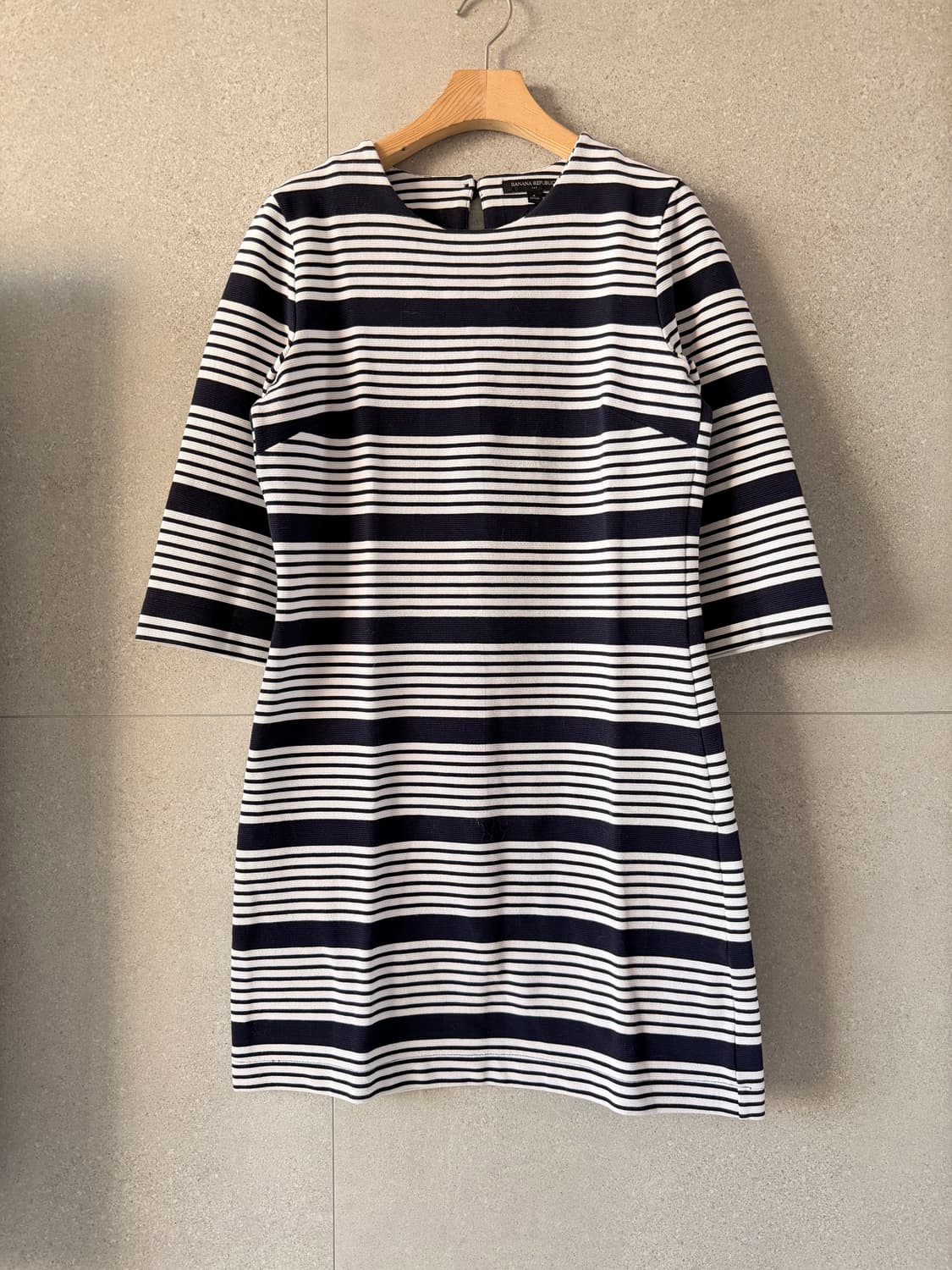 바나나리퍼블릭 스트라이프 미디 원피스 칠부소매 출근룩 상품이미지1