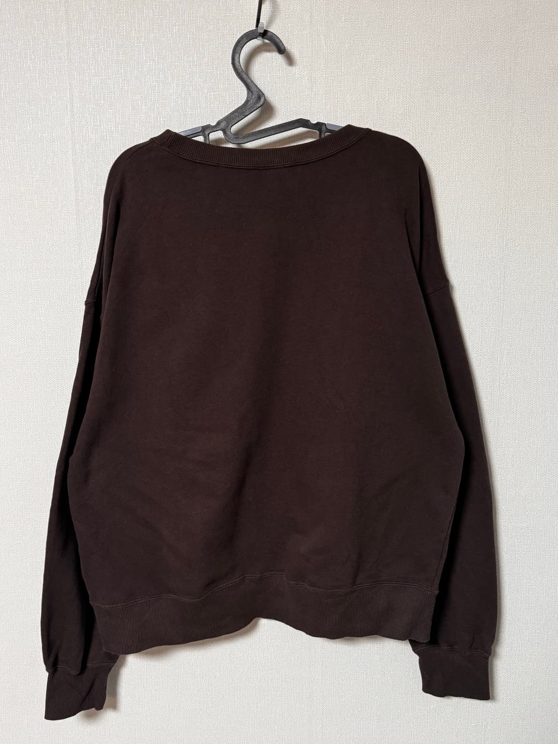 챔피온 스몰 로고 초콜릿 오버핏 맨투맨 상품이미지3