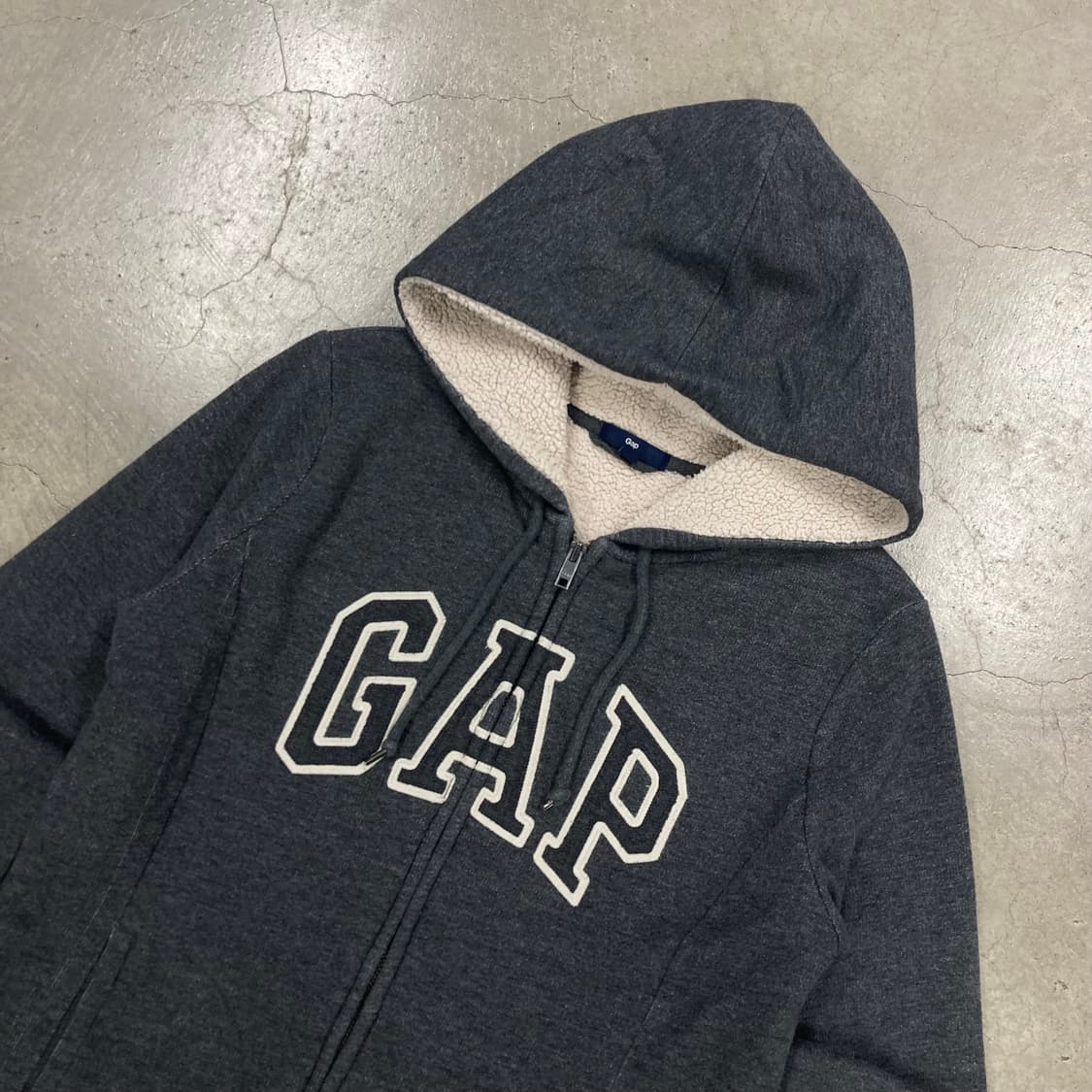 GAP 차콜 그레이 스펠아웃 빅로고 기모 후드 집업 상품이미지2