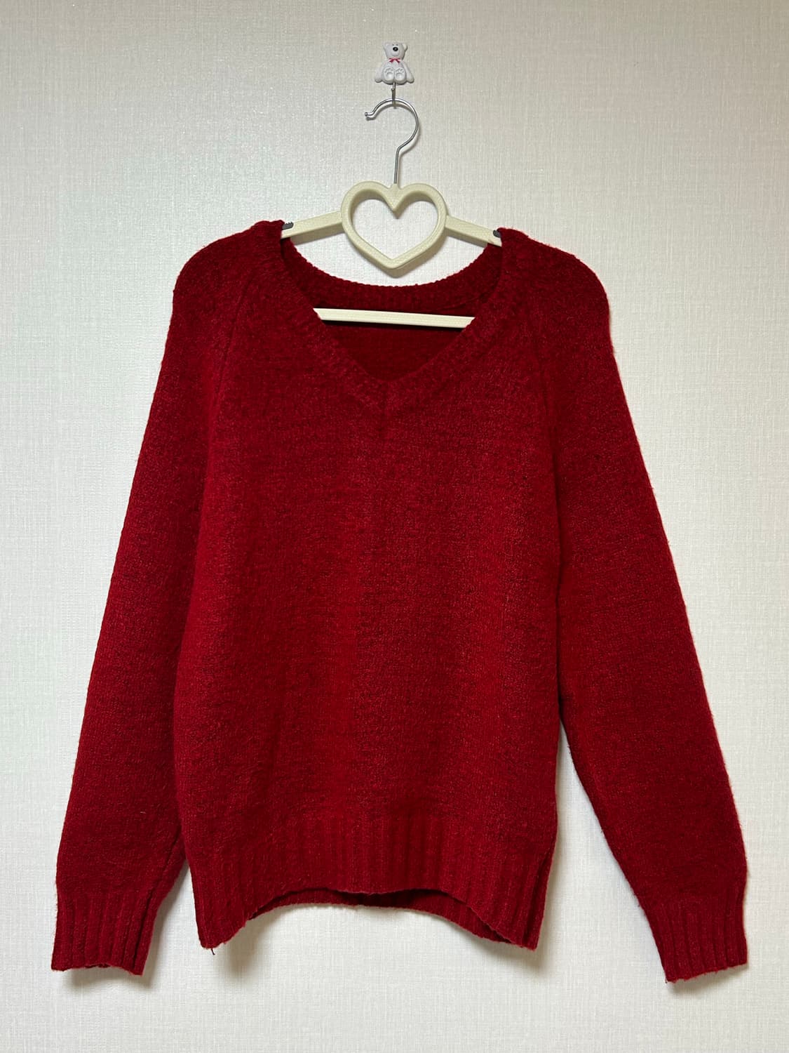 레드 브이넥 니트 상품이미지1