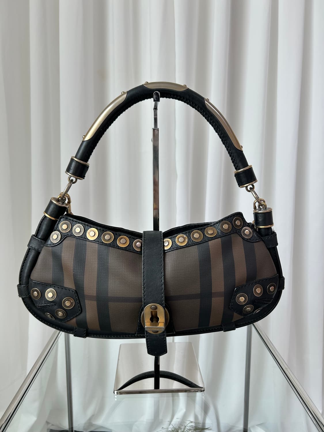 버버리 프로섬 스모크 체크 스터드 숄더백 상품이미지3