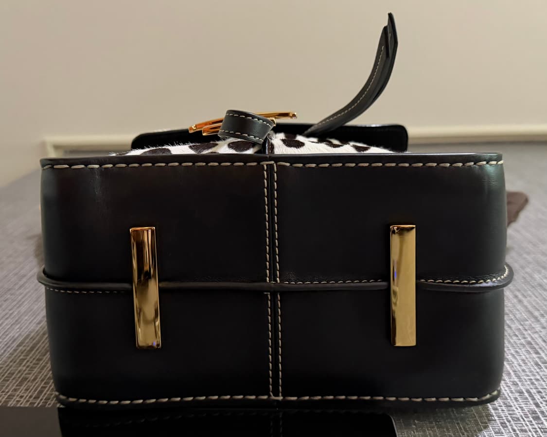 토즈 TOD'S 타임리스 팬던트 달마시안 송치 가죽 숄더백 명품 정품 상품이미지10