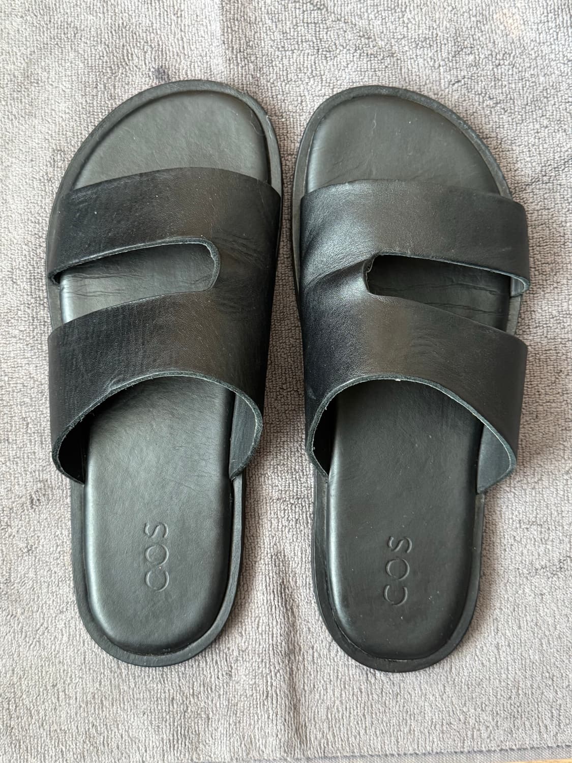 [COS/코스] 레더 패디드 슬라이드 블랙 (IT 42 / 280까지 가 상품이미지1