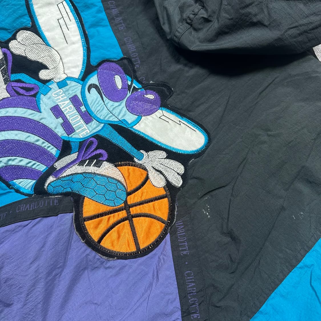 ✨ (바배) 90s 샬럿 호네츠 바람막이 점퍼  상품이미지3